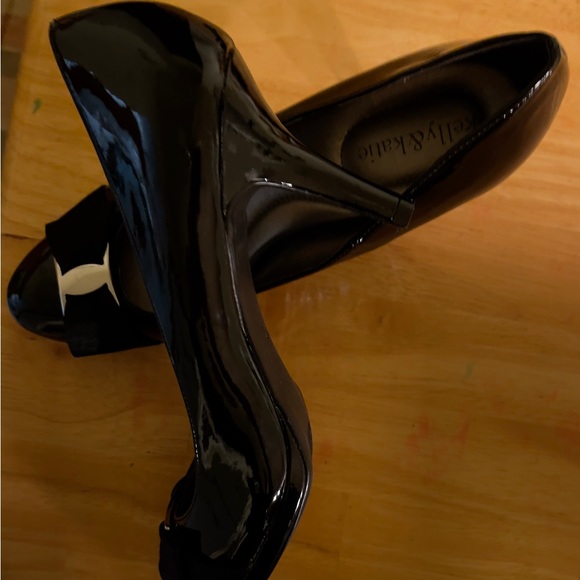 KELLY & KATIE… size 10…black patent leather…3 1/2 “ heeled shoes - Picture 6 of 16